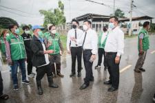 ลงพื้นที่ติดตามสถานการณ์น้ำท่วม ในพื้นที่อำเภอแม่สอด โดยได้ให้การสนับสนุน นำเครื่องสูบน้ำไปช่วยแก้ไขปัญหาน้ำท่วมขังในพื้นที่