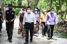 นายกองค์การบริหารส่วนจังหวัดตาก ในฐานะผู้อำนวยการอุทยานธรณีไม้กลายเป็นหินตากลงพื้นที่ตรวจสอบเพื่อเตรียมความพร้อมการจัดงานบันทึกสถิติโลกไม้กลายเป็นหินที่ยาวที่สุดในโลก Guinness World Records (GWR)