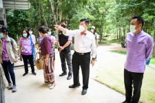 นายกองค์การบริหารส่วนจังหวัดตาก ในฐานะผู้อำนวยการอุทยานธรณีไม้กลายเป็นหินตากลงพื้นที่ตรวจสอบเพื่อเตรียมความพร้อมการจัดงานบันทึกสถิติโลกไม้กลายเป็นหินที่ยาวที่สุดในโลก Guinness World Records (GWR)