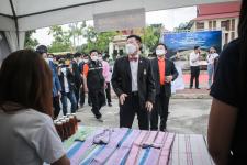 นายกองค์การบริหารส่วนจังหวัดตาก ในฐานะผู้อำนวยการอุทยานธรณีไม้กลายเป็นหินตาก ร่วมงานแถลงข่าวเตรียมจัดงาน “บันทึกสถิติโลก ไม้กลายเป็นหินที่ยาวที่สุดในโลก”