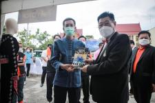 นายกองค์การบริหารส่วนจังหวัดตาก ในฐานะผู้อำนวยการอุทยานธรณีไม้กลายเป็นหินตาก ร่วมงานแถลงข่าวเตรียมจัดงาน “บันทึกสถิติโลก ไม้กลายเป็นหินที่ยาวที่สุดในโลก”