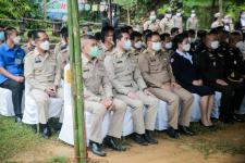 รองนายก อบจ.ตาก เข้าร่วมพิธีและร่วมต้อนรับประธานองคมนตรี และคณะ มอบสิ่งของพระราชทานในโครงการสืบสานพระราชปณิธาน แก่ราษฎรอำเภอท่าสองยาง จังหวัดตาก