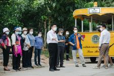 ต้อนรับ Mr.Swapnil Dangarkar ผู้แทนจาก Guinness World Records และทีมงาน เพื่อตรวจเยี่ยมการเตรียมความพร้อมการจัดงานบันทึกสถิติโลกไม้กลายเป็นหินที่ยาวที่สุดในโลก Guinness World Records