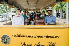 ต้อนรับ Mr.Swapnil Dangarkar ผู้แทนจาก Guinness World Records และทีมงาน เพื่อตรวจเยี่ยมการเตรียมความพร้อมการจัดงานบันทึกสถิติโลกไม้กลายเป็นหินที่ยาวที่สุดในโลก Guinness World Records