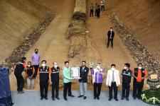 งานรับมอบเอกสารรับรองในงานบันทึกสถิติโลก “ไม้กลายเป็นหินที่ยาวที่สุดในโลก” ต่อ Guinness World Records (GWR)