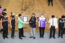 งานรับมอบเอกสารรับรองในงานบันทึกสถิติโลก “ไม้กลายเป็นหินที่ยาวที่สุดในโลก” ต่อ Guinness World Records (GWR)