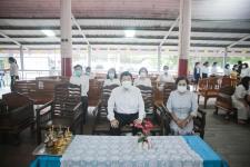 นายก อบจ.ตากนำทีม ร่วมทำบุญถวายเทียนจำนำพรรษา สืบสานประเพณีและทำนุบำรุงพระพุทธศาสนา