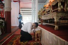 นายก อบจ.ตากนำทีม ร่วมทำบุญถวายเทียนจำนำพรรษา สืบสานประเพณีและทำนุบำรุงพระพุทธศาสนา