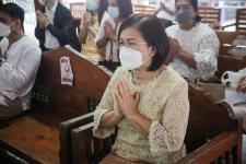 นายก อบจ.ตากนำทีม ร่วมทำบุญถวายเทียนจำนำพรรษา สืบสานประเพณีและทำนุบำรุงพระพุทธศาสนา