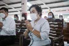 นายก อบจ.ตากนำทีม ร่วมทำบุญถวายเทียนจำนำพรรษา สืบสานประเพณีและทำนุบำรุงพระพุทธศาสนา