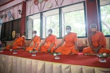 นายก อบจ.ตากนำทีม ร่วมทำบุญถวายเทียนจำนำพรรษา สืบสานประเพณีและทำนุบำรุงพระพุทธศาสนา