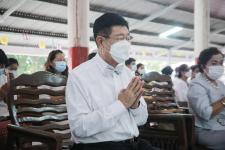 นายก อบจ.ตากนำทีม ร่วมทำบุญถวายเทียนจำนำพรรษา สืบสานประเพณีและทำนุบำรุงพระพุทธศาสนา