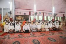 นายก อบจ.ตากนำทีม ร่วมทำบุญถวายเทียนจำนำพรรษา สืบสานประเพณีและทำนุบำรุงพระพุทธศาสนา