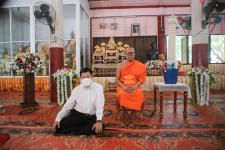 นายก อบจ.ตากนำทีม ร่วมทำบุญถวายเทียนจำนำพรรษา สืบสานประเพณีและทำนุบำรุงพระพุทธศาสนา