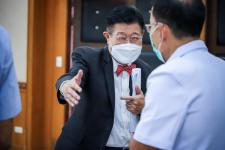 นายกองค์การบริหารส่วนจังหวัดตาก เป็นประธานเปิดการประชุมร่วม เพื่อเตรียมการถ่ายโอนภารกิจให้กับองค์การบริหารส่วนจังหวัด ของสถานีอนามัยเฉลิมพระเกียรติและโรงพยาบาลส่งเสริมสุขภาพตำบล 18 แห่ง