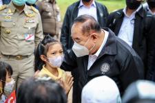 ายกองค์การบริหารส่วนจังหวัดตาก พร้อมด้วย ว่าที่ ดร.ฑีฆะพล ทวีเกื้อกูลกิจ รองนายกองค์การบริหารส่วนจังหวัดตาก ร่วมต้อนรับ พลเอกประวิตร วงษ์สุวรรณ รองนายกรัฐมนตรี และคณะ 