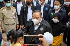 ายกองค์การบริหารส่วนจังหวัดตาก พร้อมด้วย ว่าที่ ดร.ฑีฆะพล ทวีเกื้อกูลกิจ รองนายกองค์การบริหารส่วนจังหวัดตาก ร่วมต้อนรับ พลเอกประวิตร วงษ์สุวรรณ รองนายกรัฐมนตรี และคณะ 