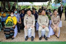ายกองค์การบริหารส่วนจังหวัดตาก พร้อมด้วย ว่าที่ ดร.ฑีฆะพล ทวีเกื้อกูลกิจ รองนายกองค์การบริหารส่วนจังหวัดตาก ร่วมต้อนรับ พลเอกประวิตร วงษ์สุวรรณ รองนายกรัฐมนตรี และคณะ 