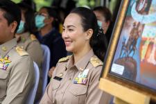 ายกองค์การบริหารส่วนจังหวัดตาก พร้อมด้วย ว่าที่ ดร.ฑีฆะพล ทวีเกื้อกูลกิจ รองนายกองค์การบริหารส่วนจังหวัดตาก ร่วมต้อนรับ พลเอกประวิตร วงษ์สุวรรณ รองนายกรัฐมนตรี และคณะ 