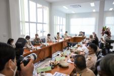 ร่วมต้อนรับ พลอากาศเอก ชลิต พุกผาสุก องคมนตรี ลงพื้นที่ตรวจติดตามความก้าวหน้าการก่อสร้างศูนย์ปฏิบัติการฝนหลวงภาคเหนือ