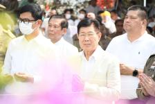 นายกองค์การบริหารส่วนจังหวัดตาก ร่วมพิธีอัญเชิญพระบรมรูปหล่อสมเด็จพระเจ้าตากสินมหาราช ประดิษฐาน ณ วงเวียนแม่สอด