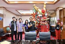 คณะผู้บริหาร สมาชิกสภาองค์การบริหารส่วนจังหวัดตาก หัวหน้าส่วนราชการ พนักงานจ้าง สังกัดองค์การบริหารส่วนจังหวัดตาก ร่วมต้อนรับคณะจากศาลเจ้าปุงเถ่ากง ในกิจกรรมประเพณีงานแห่เจ้า งานงิ้วประจำปี 2566