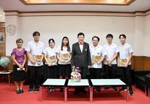 นักศึกษาทันตแพทย์ จำนวน 5 คน เข้ารายงานตัวและรับมอบนโยบายจาก นายณัฐวุฒิ ทวีเกื้อกูลกิจ นายกองค์การบริหารส่วนจังหวัดตาก