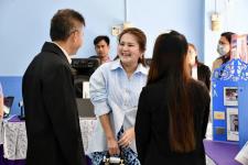 รองนายกองค์การบริหารส่วนจังหวัดตาก เป็นประธานในพิธีมอบสื่อการเรียนการสอน (ประเภทสื่อเทคโนโลยีสารสนเทศ , สื่อวิทยาศาสตร์ และสื่อวิชาชีพ) ณ  ห้องประชุมเฉลิมพระเกียรติฯ โรงเรียนชุมชนชลประทานรังสรรค์ อำเภอสามเงา จังหวัดตาก 