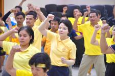 อบจ.ตาก จัดกิจกรรมการออกกำลังกายสำหรับประชาชนทุกกลุ่มวัยประกอบเพลง LONG LIFE THAI FIT 