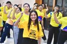 อบจ.ตาก จัดกิจกรรมการออกกำลังกายสำหรับประชาชนทุกกลุ่มวัยประกอบเพลง LONG LIFE THAI FIT 