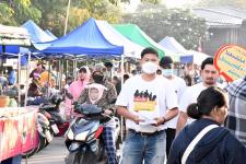 ฝ่ายประชาสัมพันธ์ อบจ.ตาก ตะลุยตลาดเช้าเมืองตาก อ.เมือง จ.ตาก