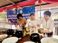 องค์การบริหารส่วนจังหวัดตาก ร่วมทำบุญตักบาตร