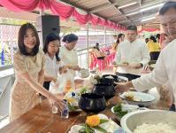 องค์การบริหารส่วนจังหวัดตาก ร่วมทำบุญตักบาตร