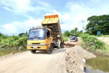  นายกจอย ลงพื้นที่ตรวจการทำงานของเครื่องจักร บ้านท่าไผ่ ต.ยกกระบัตร อ.สามเงา