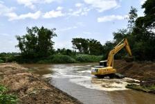 นายกจอย (นายก อบจ.ตาก) สนับสนุนเครื่องจักรกลพร้อมน้ำมันเชื้อเพลิง 105,000 บาท ในพื้นที่ ต.ทุ่งกระเชาะ อ.บ้านตาก 