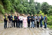 นายกจอย (นายก อบจ.ตาก) สนับสนุนเครื่องจักรกลพร้อมน้ำมันเชื้อเพลิง 60,000 บาท ในพื้นที่ ต.แม่ตื่น อ.แม่ระมาด จ.ตาก 