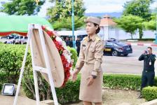 ร่วมวางพวงมาลาอนุสาวรีย์ จอมพล ถนอม กิตติขจร ณ สวนสาธารณะริมแม่น้ำปิง