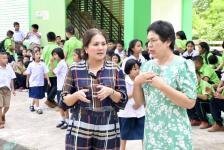 นายกจอย พบปะผู้บริหาร คณะครูและนักเรียนโรงเรียนบ้านห้วยนกแล อ.แม่ระมาด