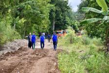 นายกจอย (นายก อบจ.ตาก) สนับสนุนเครื่องจักรกลพร้อมน้ำมันเชื้อเพลิง 200,000 บาท ปรับปรุงถนนการเกษตรในพื้นที่ ต.รวมไทยพัฒนา อ.พบพระ 