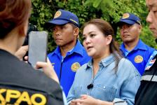 นายกจอย (นายก อบจ.ตาก) สนับสนุนเครื่องจักรกลพร้อมน้ำมันเชื้อเพลิง 200,000 บาท ปรับปรุงถนนการเกษตรในพื้นที่ ต.รวมไทยพัฒนา อ.พบพระ 