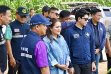 นายกจอย (นายก อบจ.ตาก) สนับสนุนเครื่องจักรกลพร้อมน้ำมันเชื้อเพลิง 50,000 บาท ขุดลอกลำห้วยในพื้นที่ ต.แม่กุ อ.แม่สอด