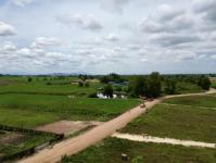 นายกจอย (นายก อบจ.ตาก) สนับสนุนเครื่องจักรกลพร้อมน้ำมันเชื้อเพลิง 50,000 บาท ซ่อมแซมถนนการเกษตรในพื้นที่ ต.แม่ตาว และแม่กุ อ.แม่สอด 