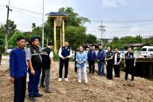 นายกจอย (นายก อบจ.ตาก) ตรวจความเรียบร้อยของเครื่องจักรกลในการขุดลอกคลองในพื้นที่ ต.แม่ตาว อ.แม่สอด งบประมาณ 50,000 บาท