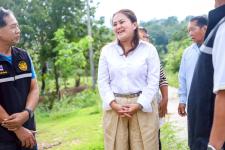 นายกจอย (นายก อบจ.ตาก) ลงพื้นที่ตรวจติดตามการทำงานของเครื่องจักร งานปรับปรุงภูมิทัศน์ บริเวณสุสาน บ้านดงยาง ม.1 ต.ทุ่งกระเชาะ อ.บ้านตาก 