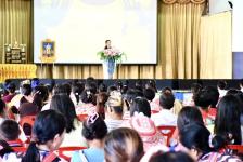 นายก อบจ.ตาก (นายกจอย) สนับสนุนงบประมาณจัดซื้อพร้อมส่งมอบสื่อการเรียนการสอนให้แก่โรงเรียน 4 โรงเรียนในเขต อ.พบพระ งบประมาณรวม 1,200,000 บาท ณ โรงเรียนบ้านร่มเกล้า 2 อ.พบพระ