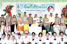 อบจ.ตาก มอบสื่อการเรียนการสอนงบประมาณ 520,000 บาท ให้โรงเรียนบ้านแม่ตาว