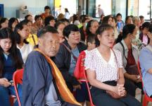 อบจ.ตาก สนับสนุนงบประมาณ 200,000 บาท มอบสื่อการเรียนการสอนแก่โรงเรียนบ้านตากประถมวิทยาคม อำเภอบ้านตาก ”