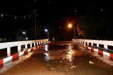 นายกจอย ลงพื้นที่สำรวจความเสียหายบ้านเรือนของพี่น้องประชาชนในพื้นที่ตำบลทุ่งกระเชาะ อำเภอบ้านตาก จากสถานการณ์ น้ำท่วม