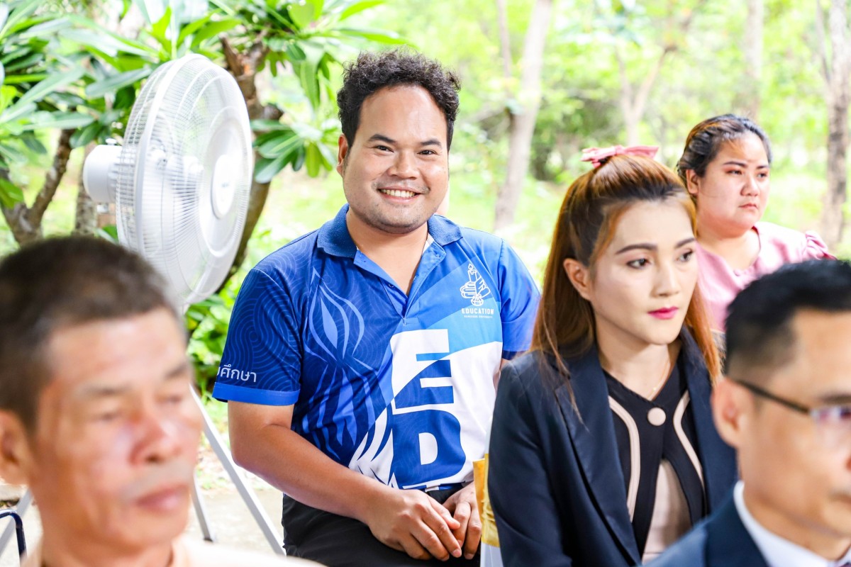 นายก อบจ.ตาก (นายกจอย)  ร่วมพิธีมอบสื่อการเรียนการสอนโรงเรียนทุ่งฟ้าวิทยา