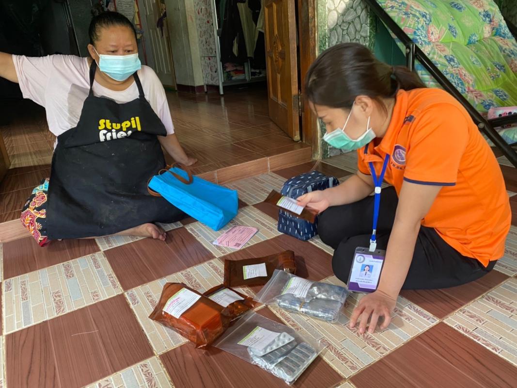 วันที่22/06/2566 จนท. รพ.สต.บ้านสันป่าไร่ เยี่ยมบ้านผู้ป่วยPalliative Care จำนวน 4 ราย ผู้ป่วยNCD จำนวน 6  ราย ผู้ป่วยผ่าตัดหลังออกจากรพ. จำนวน 2 ราย ผู้ป่วยกระดูกแตก จำนวน 1 ราย ครอบครัวเด็กมีปัญหาด้านสุขภาพจิตจำนวน 2 ครอบครัว ผู้พิการ จำนวน 3 ราย